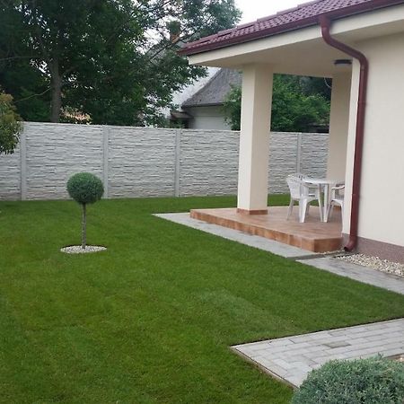 Rekreacny Dom Flora Villa Velky Meder Luaran gambar